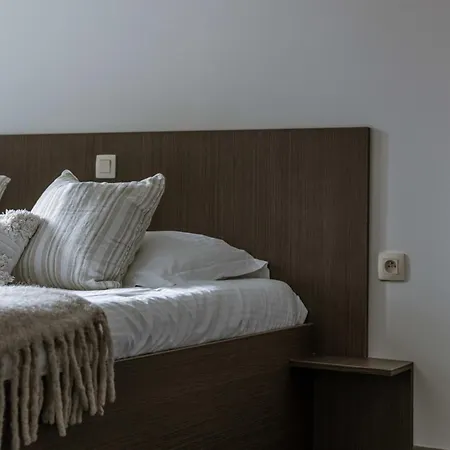 Huswell - Cosy Two Bedroom In Apartment