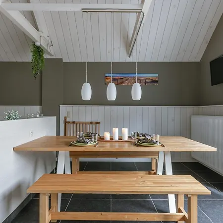 Huswell - Cosy Two Bedroom In