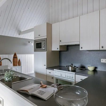 Huswell - Cosy Two Bedroom In Apartment