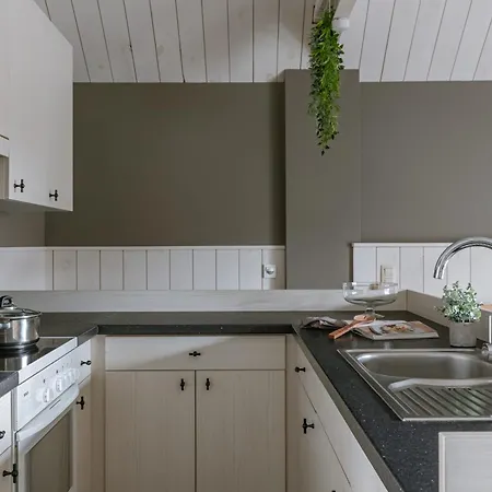 Huswell - Cosy Two Bedroom In *