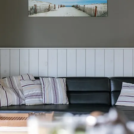 Huswell - Cosy Two Bedroom In *