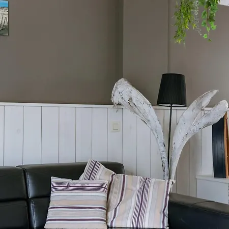 Casiola - Cosy Two Bedroom In Apartment *